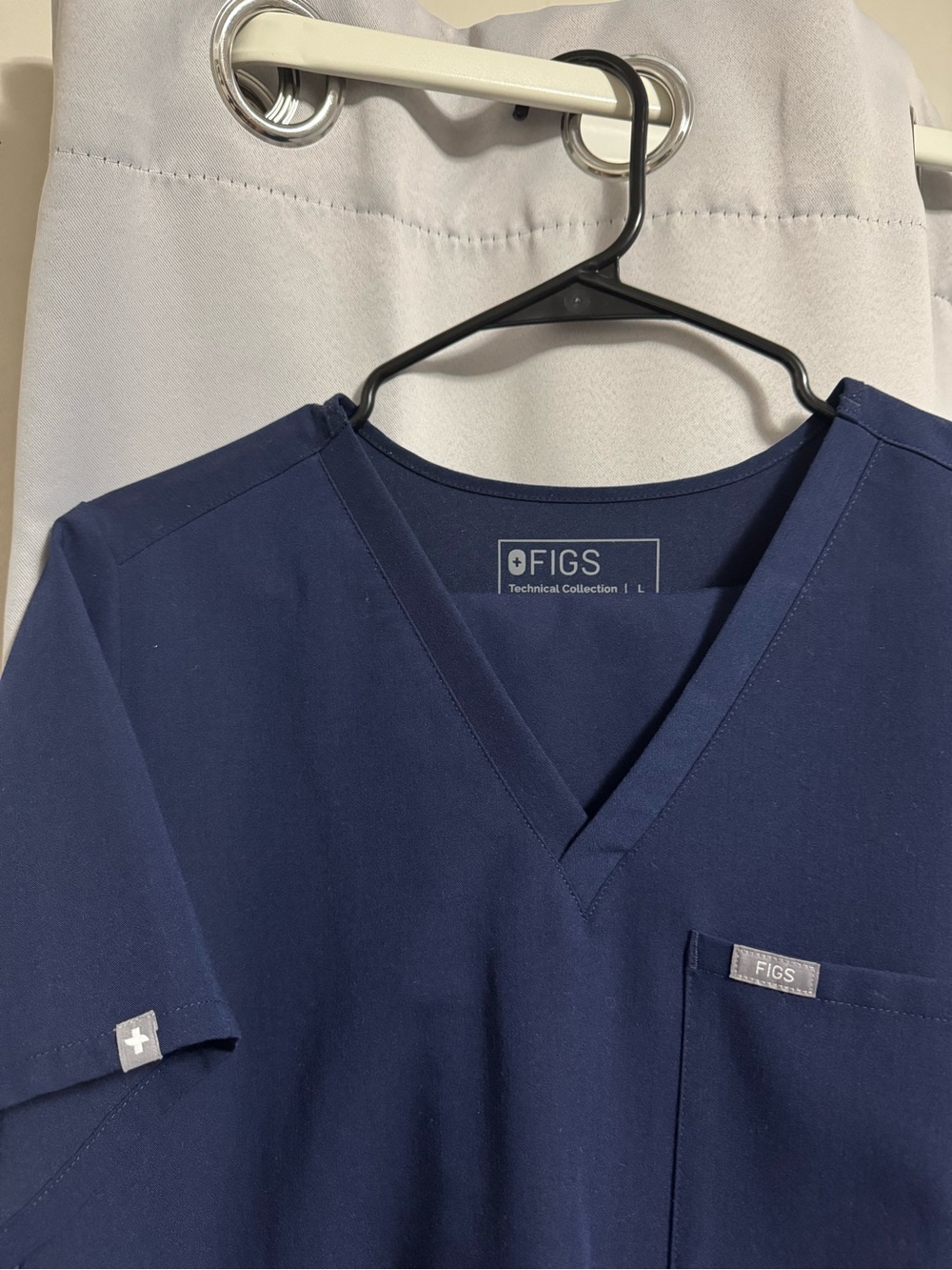 FIGS Navy V-Neck Scrub Set